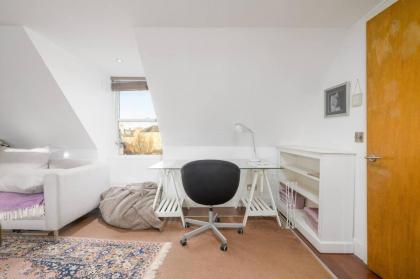 Pass the Keys Cosy Studio Apartment - image 6