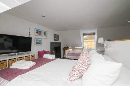 Pass the Keys Cosy Studio Apartment - image 8