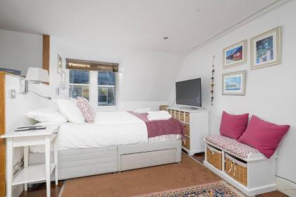 Pass the Keys Cosy Studio Apartment - image 9