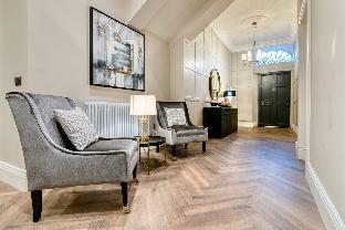 Luxury City Retreat w/ Hot Tub & Patio - main image