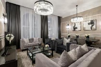 Luxury City Retreat w/ Hot Tub & Patio - image 2