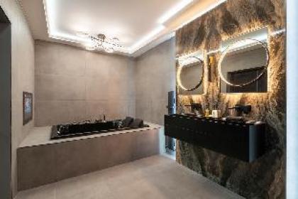 Luxury City Centre Oasis ~ Lux Spa Bath ~ Romantic - image 10