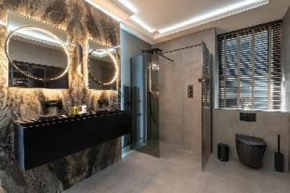 Luxury City Centre Oasis ~ Lux Spa Bath ~ Romantic - image 4