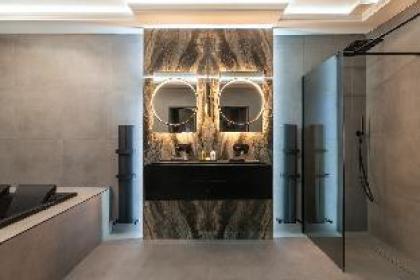 Luxury City Centre Oasis ~ Lux Spa Bath ~ Romantic - image 9