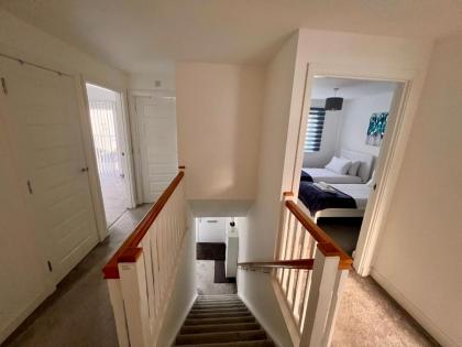 Beautiful 4-Bedroom House with Private Garden & Parking - image 12