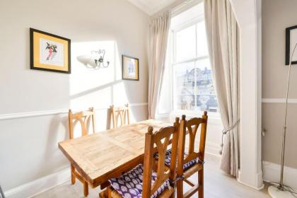 George IV Bridge - Superbly located 3 bedroom! - image 3