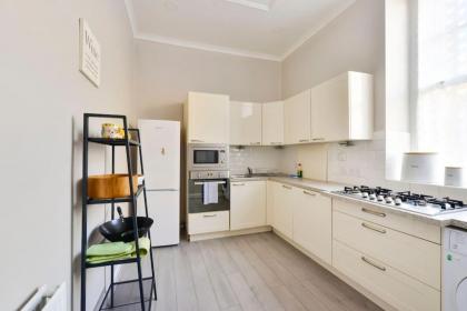 George IV Bridge - Superbly located 3 bedroom! - image 4