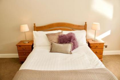 Arthur St - Spacious 3BR House w parking in Leith - image 11