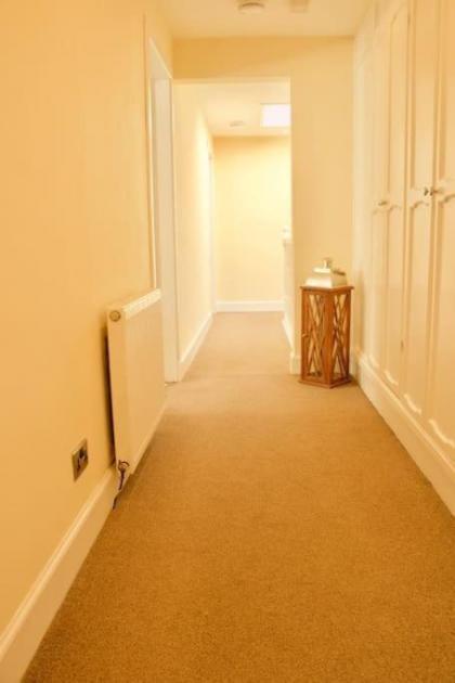 Arthur St - Spacious 3BR House w parking in Leith - image 14