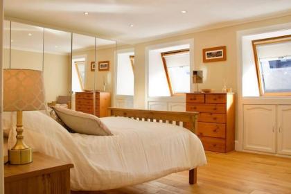 Arthur St - Spacious 3BR House w parking in Leith - image 19