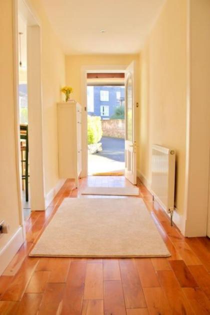 Arthur St - Spacious 3BR House w parking in Leith - image 20