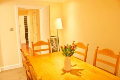 Arthur St - Spacious 3BR House w parking in Leith - image 7