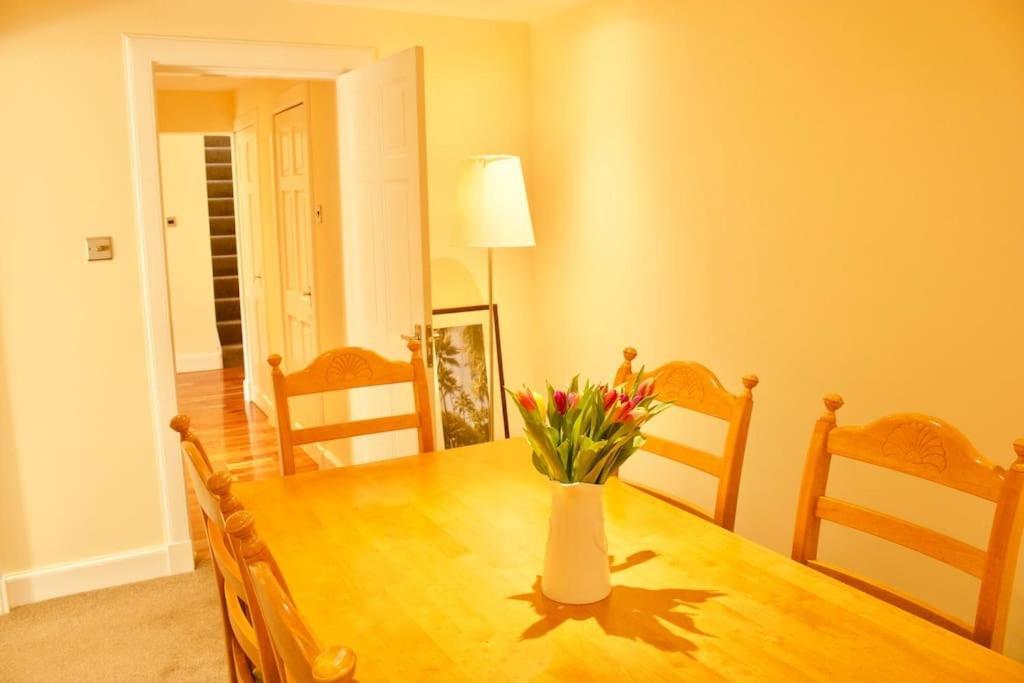 Arthur St - Spacious 3BR House w parking in Leith - image 7