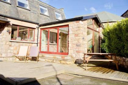 Arthur St - Spacious 3BR House w parking in Leith - image 8