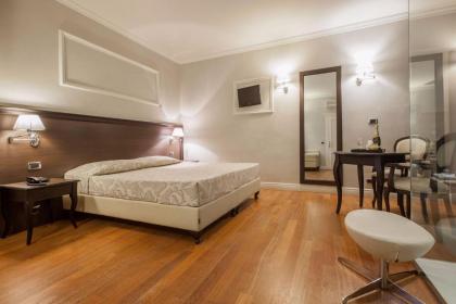Hotel Lombardia - image 25
