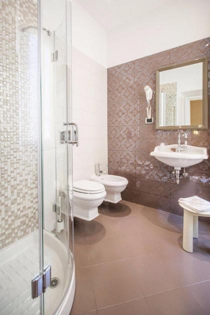Hotel Lombardia - image 26