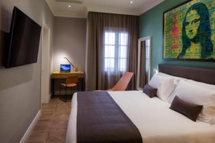 The Frame Hotel - image 9