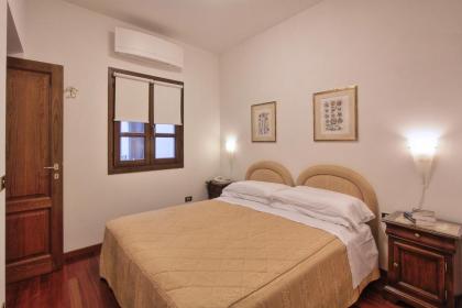 Florence old town apartment - image 12