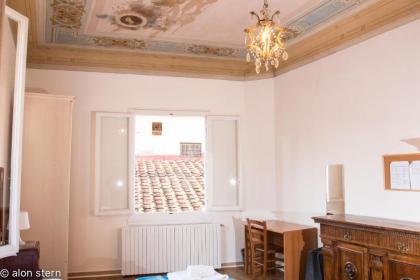 Lovely Apt 3min Walk to Ponte Vecchio - image 14