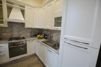 Colonna Terrace Apartment - image 4