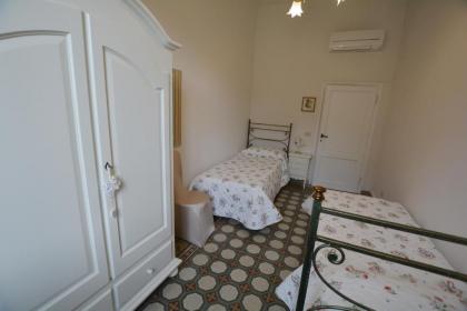 Colonna Terrace Apartment - image 9