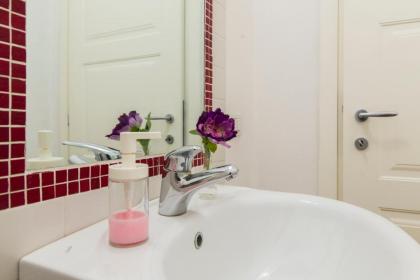 Della Scala Modern Apartment - image 26