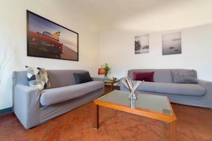 David Museum 6 sleeps apartment - image 6