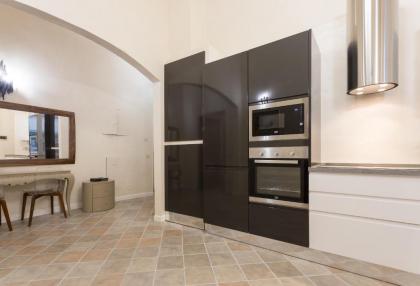 Duomo 2 Bedroom Apartment - image 10