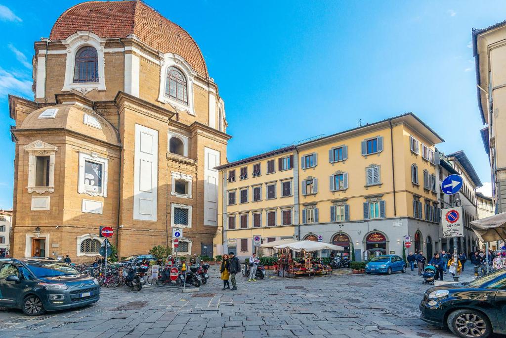 Lorenzo de' Medici Family Home - image 3