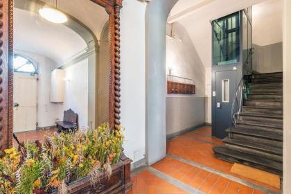 Lorenzo de' Medici Family Home - image 6