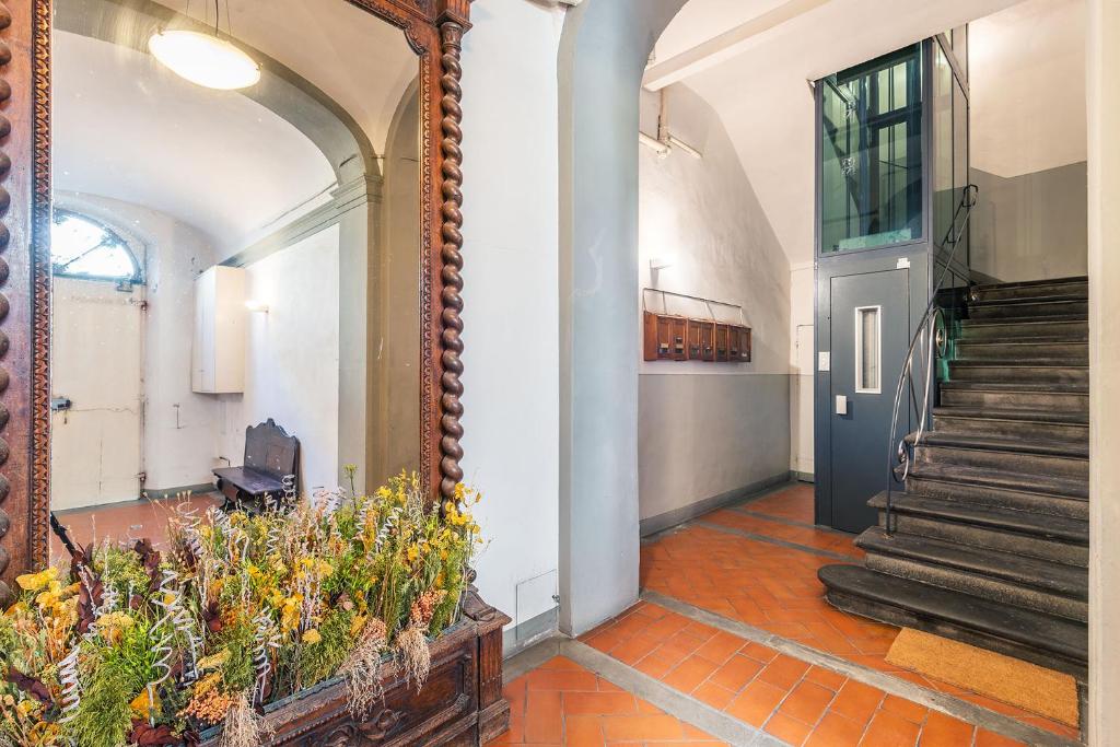 Lorenzo de' Medici Family Home - image 6
