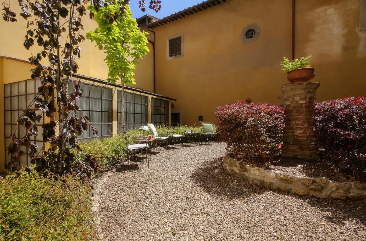 Dragomanni Apartment with Garden - image 3