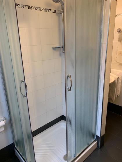 Studio for four people - image 15