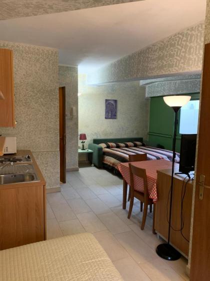 Studio for three people - image 19