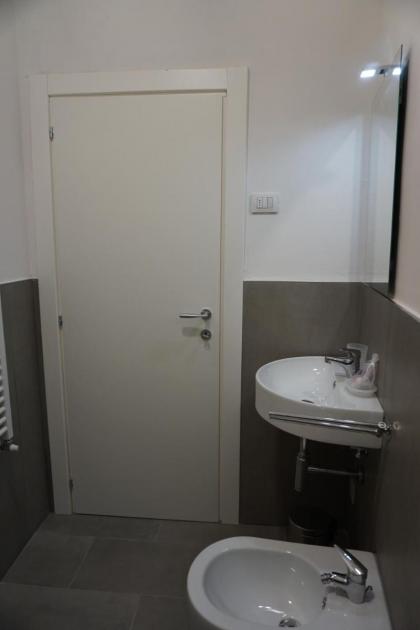 Holiday Rooms - image 30