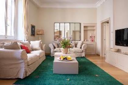 Central and Roomy flat near the Station and Duomo 