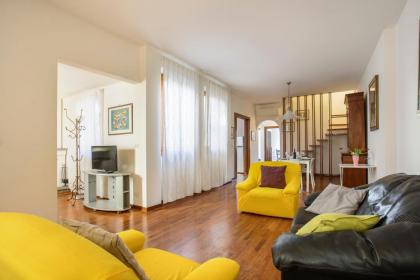 Florence Apartment-Hosted by Sweetstay - image 23