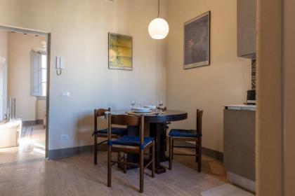 Fossi Elegant Apartment - image 24