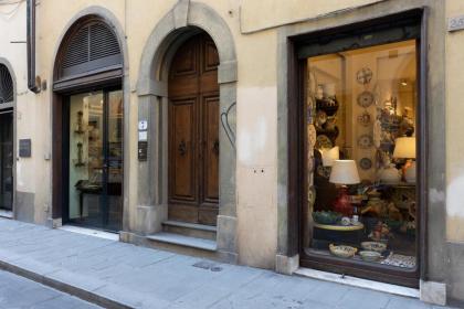 Fossi Elegant Apartment - image 26