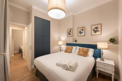 Apartments Florence- Guelfa delight with Courtyard - image 27