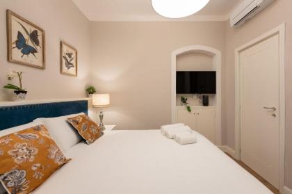 Apartments Florence- Guelfa delight with Courtyard - image 29