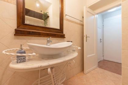 SAMBROGIO Suite-Hosted by Sweetstay - image 7
