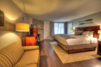 River Edge Inn - image 15