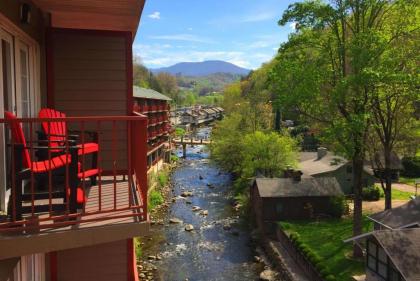 Baymont by Wyndham Gatlinburg On The River - image 3