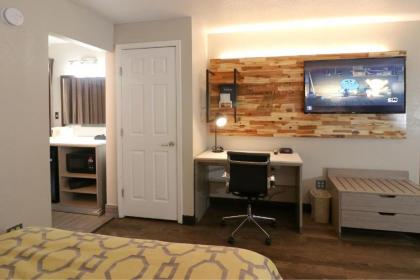 Baymont by Wyndham Gatlinburg On The River - image 7