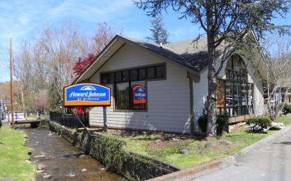 Howard Johnson by Wyndham Downtown Gatlinburg - image 1