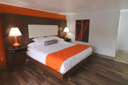 Howard Johnson by Wyndham Downtown Gatlinburg - image 11
