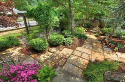 Howard Johnson by Wyndham Downtown Gatlinburg - image 2