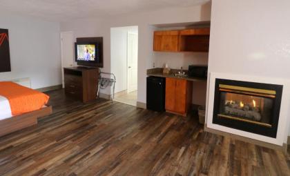 Howard Johnson by Wyndham Downtown Gatlinburg - image 9