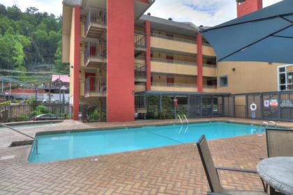 Gatlinburg River Inn - image 14